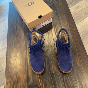 W’s UGG navy fringe booties